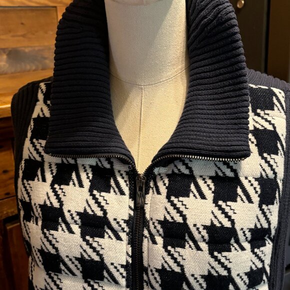 Navy Blue and White Quilted Knit Vest Size XL - Picture 6 of 6